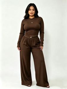 Haut de sport d'été pour femme, coupe ajustée, manches courtes, séchage rapide, 100 % nylon, col rond, design simple, pour l'entraînement et les activités de plein air - Product Image 1