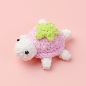 Nouvelle figurine de tortue en crochet tissée à la main, mini ornement de bureau pour la maison, cadeau de la Saint-Valentin et de Thanksgiving, en laine polyester - Product Image 4