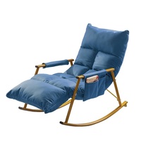 Fauteuil à bascule en tissu technique de style nordique décontracté avec pieds dorés, idéal pour s'asseoir et se reposer à la maison