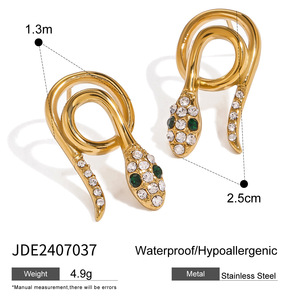 2025 nuevos pendientes personalizados de moda para mujer de acero inoxidable con serpiente chapada en oro joyería de circón impermeable al por mayor - Product Image 6