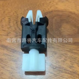 Clips para el Compartimento de Equipaje de Audi Passat y Skoda Range Rover, 3G0854719B, Repuestos de Alta Calidad en ABSPP - Product Image 4