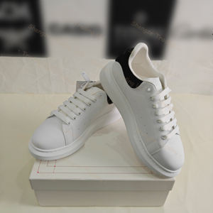 Chaussures de créateur de haute qualité pour hommes et femmes, chaussures décontractées en cuir respirant à semelle épaisse, chaussures de course et de marche de luxe - Product Image 3