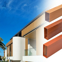 Profilé carré en aluminium grain bois moderne 50x50, ignifuge A1, pour lambris de façade et bardage mural