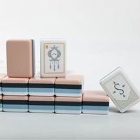 Jeu de Mahjong Américain 4 couches multicolore en acrylique, motif Lotus Blanc, tiré à la main, avec emballage en carton à rayures bleues pour usage domestique