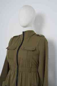 YXC009 Premium Muslimisch-Inspirierter Olivgrüner Langer Trenchcoat mit Reißverschluss & Mehreren Taschen Passender Bambus-Modal-Hijab - Product Image 5