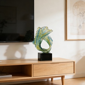 Lumière ondulante, vagues mouvantes : une histoire de flux et de reflux dans le cristal. Cette sculpture <span class=keywords><strong>a</strong></span> été sculptée et coulée par Bozhiyi - Product Image 2