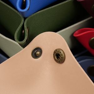 Usine En Gros Organisateur De Bureau Faux Plateau En Cuir Plateau De Rangement En Cuir Multicolore Plateau De Valet Personnalisé Avec Boucle À Pression - Product Image 6