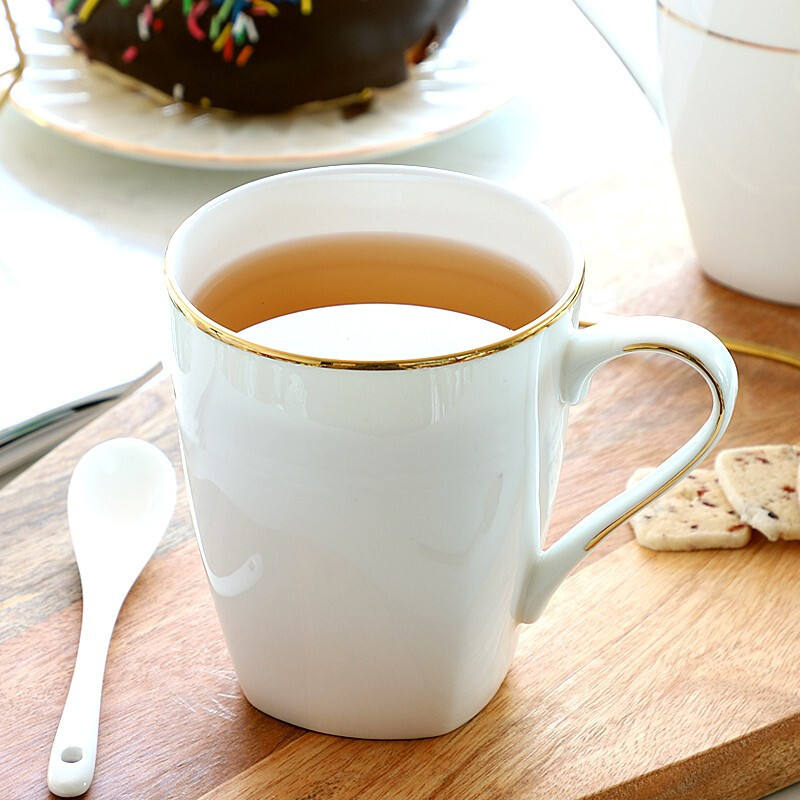 4_Vaso cuadrado con borde dorado