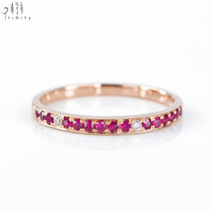 Bague minimaliste la plus populaire, fine et brillante, en or rose massif 18 carats, avec rubis naturel et diamants, empilable, type éternité - Product Image 2