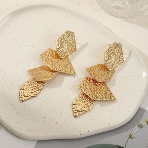 Boucles d'oreilles Jingciren Boutique, best-seller transfrontalier Europe et États-Unis, motif feuille irrégulière, design original et élégant - Product Image 2