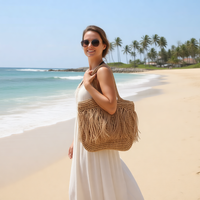 Maßgefertigte Naturpapier-Stroh-Quasten-Tasche mit Buchstabenmuster, Große Kapazität, Umweltfreundlich, Modisch, Handgefertigt, Gewebte Strandtasche für Sommer und Herbst mit Ketten