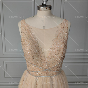 उच्च गुणवत्ता वाली वास्तविक तस्वीरें शैंपेन-लाइन अनुक्रमण महिलाओं के लिए अलग पंख आस्तीन के साथ गहरी वी-गर्दन की पोशाक - Product Image 5