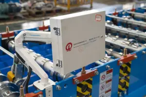 Máquina formadora de rolos trapezoidais personalizada FORWARD para soluções de chapas sob medida