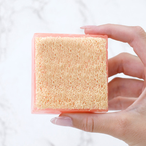 Savon exfoliant en forme de cupcake 5oz avec loofah intégré – Gommage corporel doux pour le nettoyage quotidien sous la douche et le bain - Product Image 4