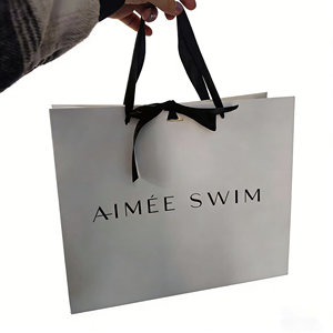 Bolsas de Papel Blancas Personalizadas con Estampado en Caliente Negro - Bolsas de Papel de Lujo con Asas de Cinta Texturizada para Invitados de Boda - Product Image 6