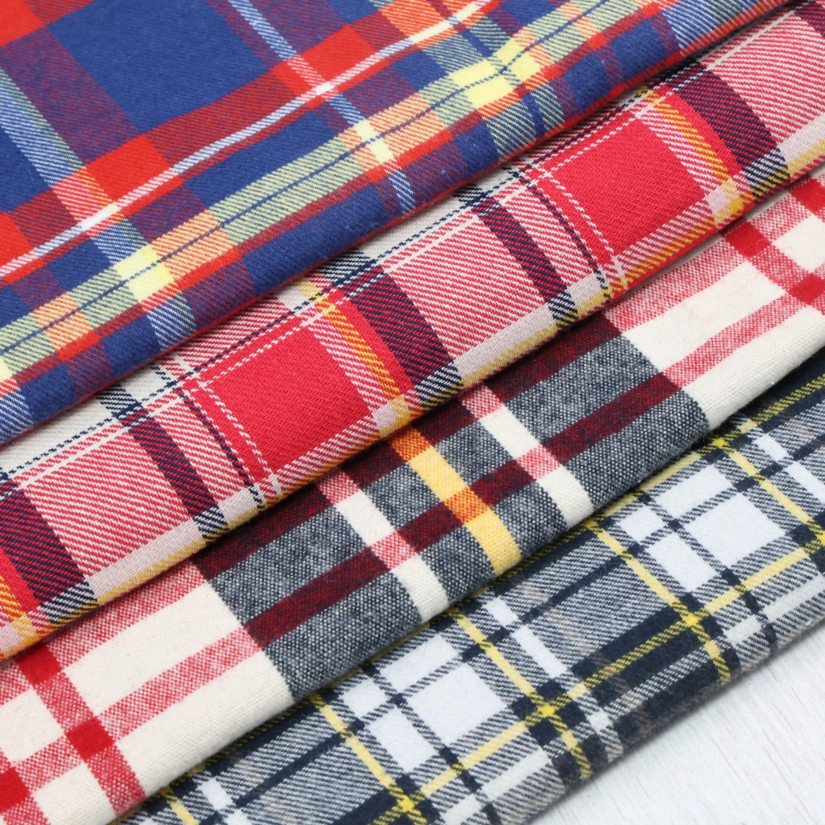 China Manufacturer 100% Cotton Yarn Dyed Woven Twill Check Flannel Fabric for Shirts