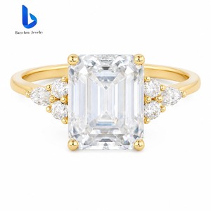 <span class=keywords><strong>Anello</strong></span> di Fidanzamento in Argento S925 <span class=keywords><strong>con</strong></span> <span class=keywords><strong>Diamante</strong></span> Moissanite Coltivato in Laboratorio <span class=keywords><strong>da</strong></span> <span class=keywords><strong>1</strong></span> <span class=keywords><strong>Carato</strong></span>, Forma a Cuscino, Placcato Oro, Regalo per Festa di Fidanzamento - Product Image 1