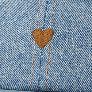 Casquette de baseball en denim bleu pour femme, élégante et respirante, avec logo brodé, personnalisable en coton. - Product Image 5