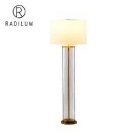 Messing-Stehlampe Modern Luxuriös Wohnzimmer Hotel Glaszylinder Leinenschirm LED Fabrik Großhandel Grenzüberschreitende Promenade Stehlampe
