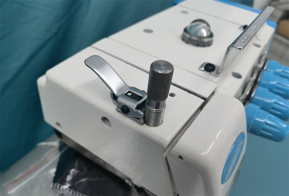 china jukky good price direct drive wiki brand High speed four thread overlock sewing machine Suitable for T-shirt