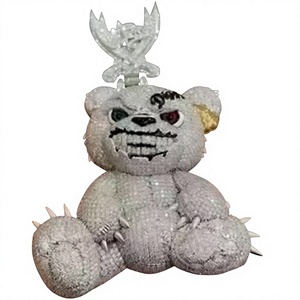 Colgante de oso de peluche de plástico gris con moissanita y dije de plata 925, boca cosida, púas de corona y ojos heterocromáticos, dijes espeluznantes y adorables - Product Image 1