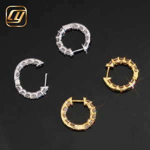 Boucles d'oreilles créoles inversées en argent sterling S925 entièrement pavées de moissanite VVS, style Huggie rond glacé, testées au diamant - Product Image 3