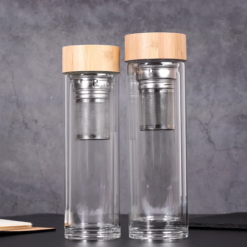 Milieuvriendelijke Dubbele Wand Hoge Borosilicaat Glazen Waterfles Geïsoleerde Thee-Infuser Rechte Tumbler Theekop Met Bamboe Deksels