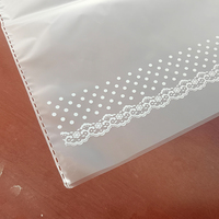 Sachet alimentaire mat givré en plastique avec imprimé pois et ruban rose pour emballage de biscuits, pâtisseries et desserts de boulangerie