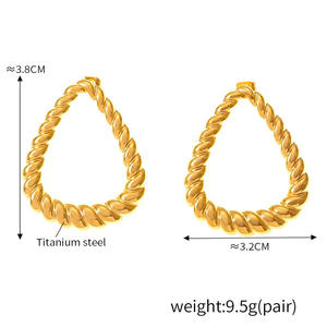 Pendientes de <span class=keywords><strong>torsión</strong></span> geométricos chapados en oro 18k de acero inoxidable con diseño de giro de personalidad <span class=keywords><strong>Simple</strong></span> y elegante - Product Image 6