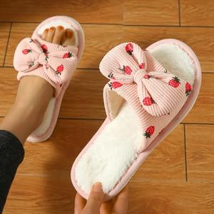 Mules Classiques à Bout Ouvert Fraise pour Femmes, Douces avec Mousse à Mémoire de Forme, Antidérapantes pour Pantoufles Plage Hiver Saison Compatible Tendance Printemps - Product Image 3