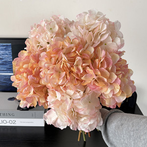 Bouquet d'hortensias artificiels, 3 tiges, fleurs en soie, décoration de mariage faite à la main, centre de table, décoration intérieure - Product Image 1
