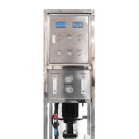 Système de traitement d'eau par osmose inverse commercial 500LPH, machine à osmose inverse verticale, contrôlée par PLC, pompe robuste en acier inoxydable SUS304