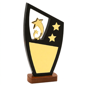 Placa de madera con diseño de estrella, elegante y conmemorativa, para el Empleado del Mes y programas de reconocimiento corporativo. - Product Image 1