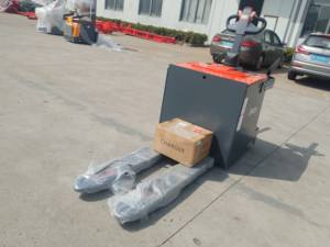 Transpaleta eléctrica de alta calidad, flexible, capacidad de 3T, transpaleta eléctrica completa, ruedas de PU con pádel y brazo protector - Product Image 4