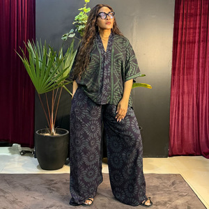 Pour l'Europe et l'Amérique, Nouveauté Printemps 2026, Ensemble deux pièces décontracté en polyester, pantalon ample à jambes larges imprimé style ethnique - Product Image 3
