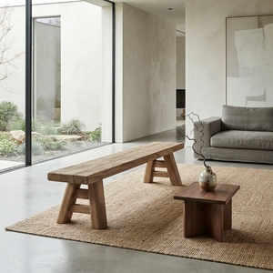 Este taburete bajo rústico de 60 cm, bellamente elaborado con madera maciza, es perfecto para añadir un toque de estilo campestre encantador. - Product Image 3