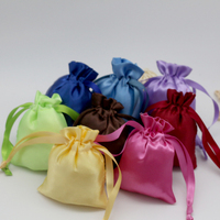 Sacs cadeaux personnalisables en satin de soie gaufré avec cordon de serrage, 8*11cm, pour bonbons, faveurs de mariage, café en grains, emballage de rangement