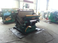 Machine de découpe à plat manuelle économique pour petites usines de boîtes et la fabrication d'échantillons