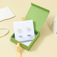 Becan Elegantes Grünes Schmuck-Präsentationsset mit Klappdeckel, Goldband-Zugbeutel und Individuellem Logo Emballage Bijoux