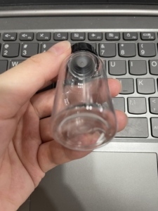 Bouteille ronde en plastique PET transparent de 1oz 30ml avec couvercle 20-400 en polypropylène noir avec revêtement en plastique LDPE Polycone - Product Image 4