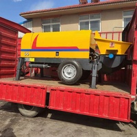Pompe à béton sur remorque, moteur à essence facile d'entretien, pour le transfert de béton dans les structures secondaires de grande hauteur