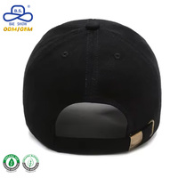 OEM ODM Op maat gemaakte denim baseball caps van Oxford-stof met metalen decoratie, verstelbare metalen gesp voor unisex dagelijks gebruik en casual wear.