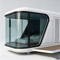 Maison capsule préfabriquée moderne de luxe sur mesure, mini-maison mobile, cabane portable avec verre panoramique et terrasse pour hôtel en plein air, camping