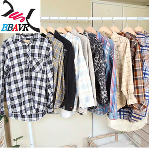 เสื้อเชิ้ตมือสองสำหรับฤดูหนาว 50 กก. มัดรวมเสื้อผ้าใช้แล้วผสมโพลีเอสเตอร์/คอตตอน สำหรับผู้ชายและผู้หญิง จากกวางตุ้ง - Product Image 1