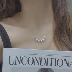 Collar Retro Francés de Medianoche en París con Diseño de Luna Creciente de Encaje, Cadena de Perlas Naturales para Clavícula, Collar de Nicho Templado - Product Image 1