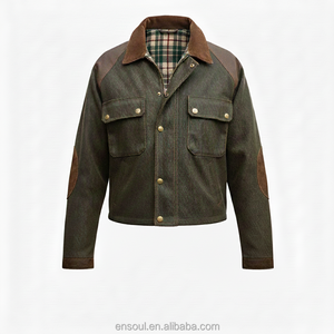 سترة رجالية عالية الجودة بنمط مخصص وتصميم مرقع، سترة خارجية للترفيه مقاومة للرياح من القماش والجلد بأسلوب عصري وريترو - Product Image 1