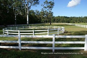 Valla de <span class=keywords><strong>PVC</strong></span> de 3 rieles para caballos con puerta de seguridad - Cercado duradero resistente a los rayos UV para ranchos de caballos - Product Image 3