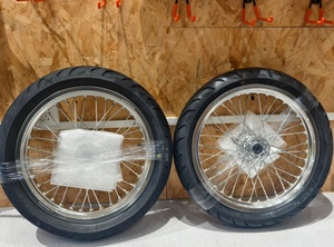 Juego de Ruedas Delanteras y Traseras de 17 Pulgadas para Supermoto SWORD Ultra Bee, Llanta de Aleación de Aluminio con Sistema de Frenos de Disco - Product Image 6