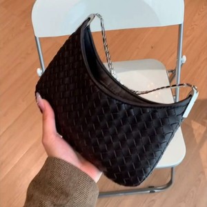 Bolso tote tejido tipo dumpling negro con costuras trenzadas y cierre de cremallera, elegante bolso de hombro para atuendos diarios, primavera 2026 - Product Image 4
