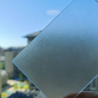 Plaque de toiture en polycarbonate PC solide transparent givré anti-UV 3mm-10mm, panneau de toiture moderne pour hôtel avec motif gaufré